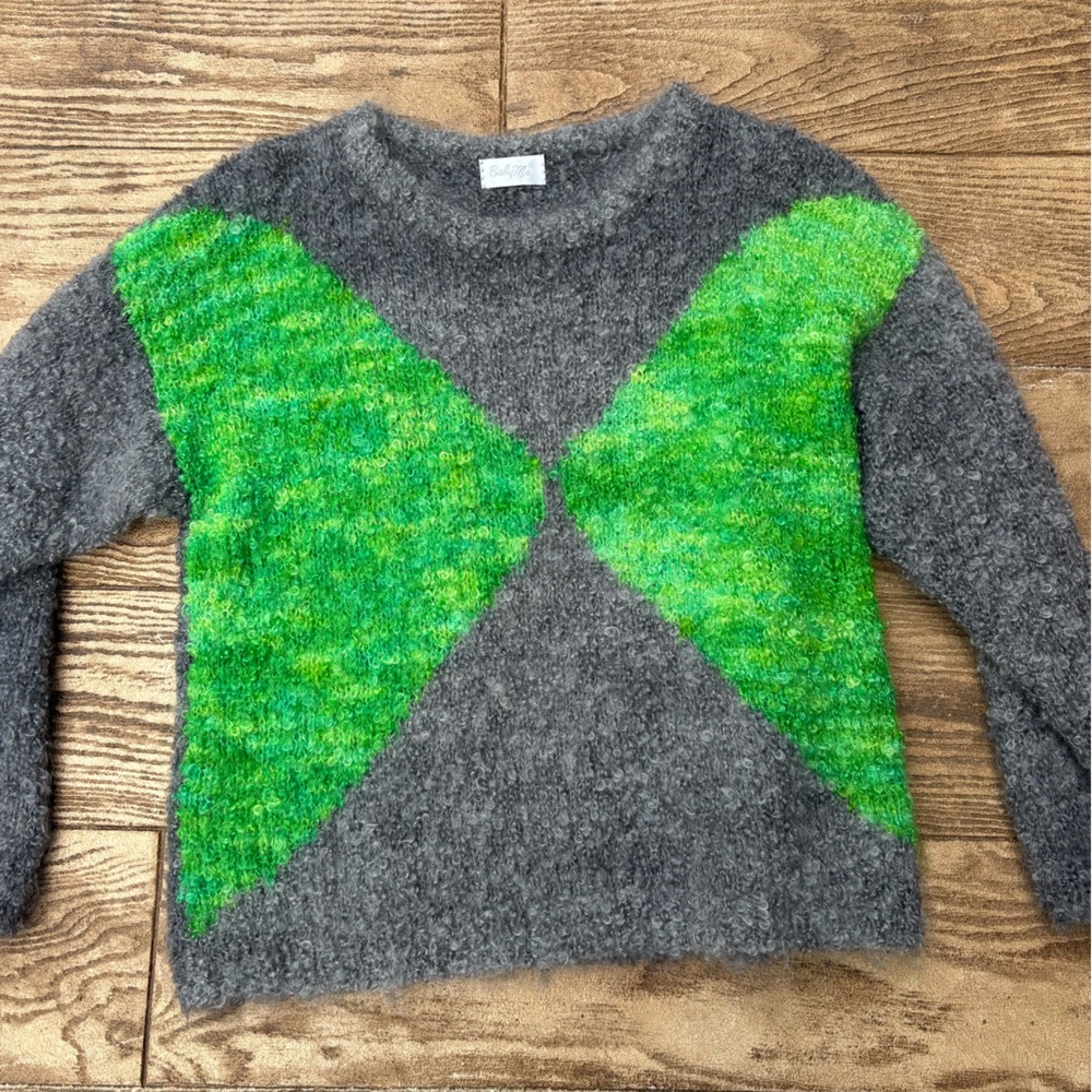 Chic Gray and Green Women's Sweater